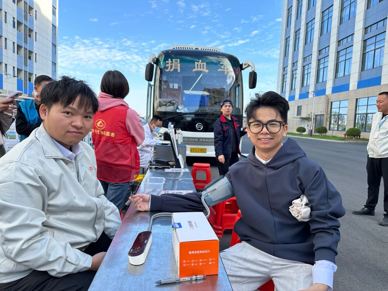 “爱心汇聚，热血传递” yl6809永利通讯东莞园区员工踊跃参加无偿献血活动